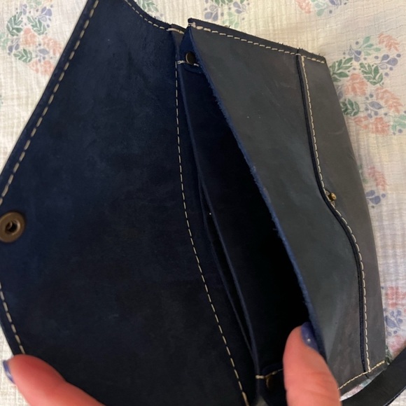 Portland Leather Goods Envelope Convertible Crossbody Blue Holds iPhone & More! - Picture 4 of 8